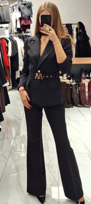 crvena duga svecana haljina: Ženski elegantni komplet – sako i pantalone - Boja: tamno ljubičasta — 4