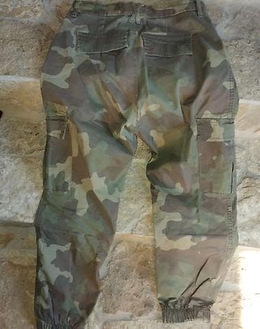 pantalone stradivarius: Pantalone M 5 pari za 1350 din — 2