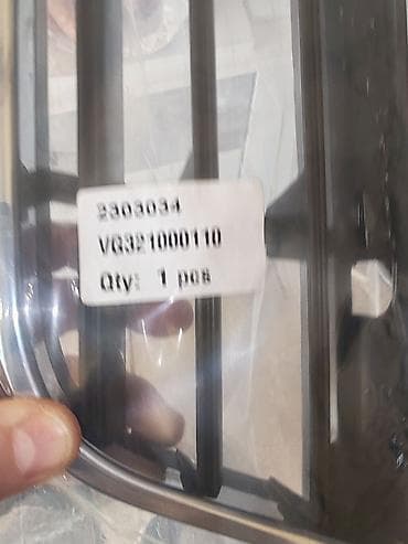 gume polovne: VW Passat B6(05-11) Centralna resetka u prednjem braniku - — 4