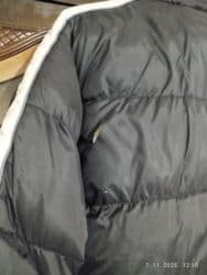 pantalone za punije osobe: Zimska puffer jakna, muški/unisex model. nošeno ima pocepano vidi se — 3