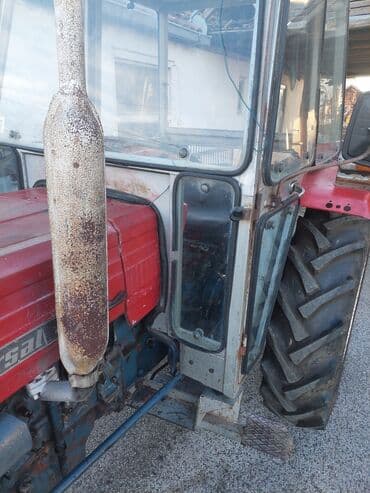 svetleca traka za auto: Traktor UNIVERZAL 445 standard bez ikakvih ulaganja. Gume nove — 4