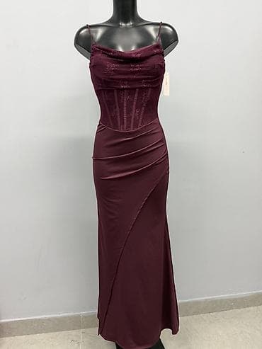 ar max: Elegantna duga haljina sa korset gornjim delom
3200 din
s m l — 5