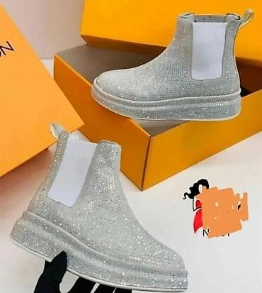 cizme dior: Ženske slip-on čizme sa štrasom – srebrne - Model: ankle/chelsea — 3