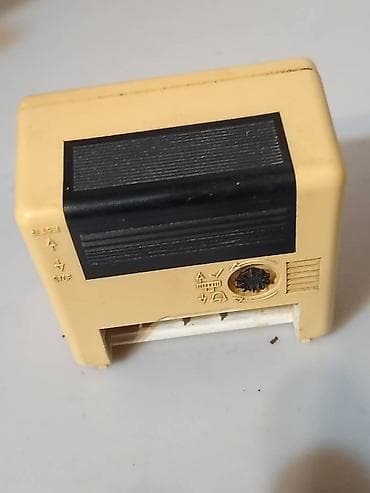 Knjige, audio i video formati: Stoni kvarcni sat Europa Ispravan,ocuvan,nedostaje poklopac za — 2