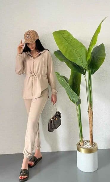 Women's Clothing: S m l xl xxl
3000 din 💦 — 2