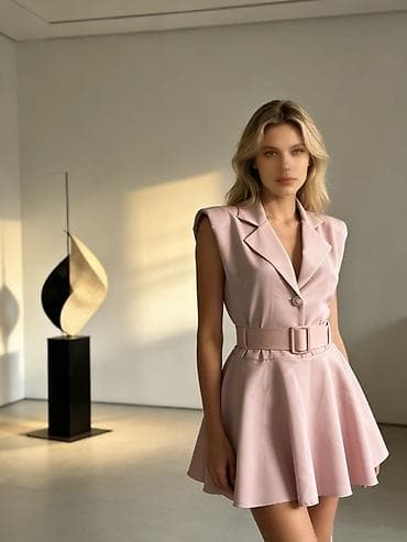 haljina mini maus: ✨Ženska mini haljina bez rukava sa rever kragnom i pojasom
✅2600 din — 5