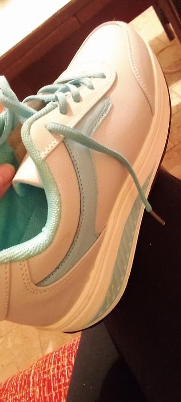 suknja m: Sportske patike – bela boja sa svetloplavim detaljima - Model: niske — 3