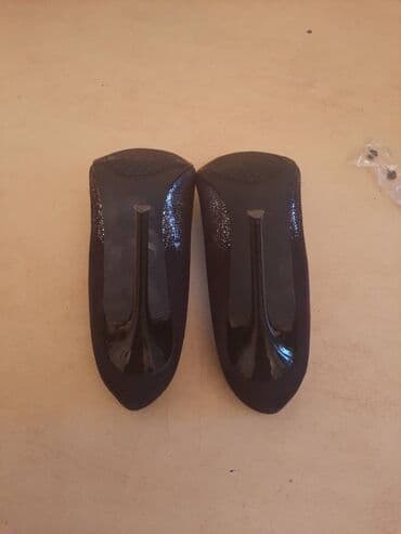 srebrna ogrlica sa krsticem: Pumps, 39 — 17