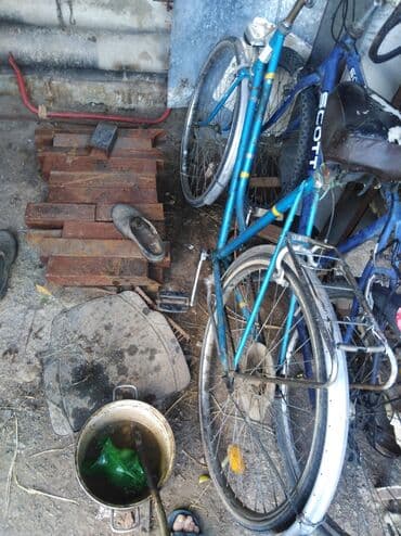 Bicikli: Scott bicikl plave boje, sa karakterističnim Scott natpisom na ramu — 4