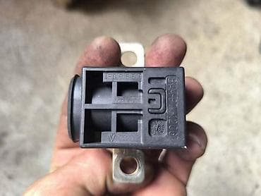 Car Parts: OSIGURAC ZASTITE AKUMULATORA ZA AUDI A6, A7, A8 . | Osigurac — 2