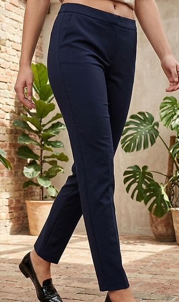 Elegantne ženske pantalone – tamnoplave - Kroj: uske nogavice, dužina