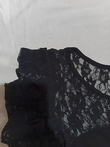 hm bluze: Elegantna ženska kombinacija: crna čipkana bluza + suknja u — 3