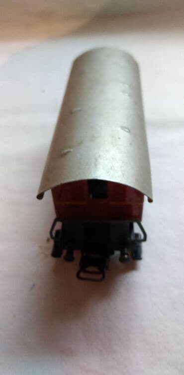 album za kovanice muller: Maerklin putnicki vagon HO,limeni,malo korodirao — 2