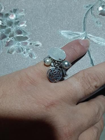 Fosil steel prsten sa vise ukrasa crnim kamenom biserom itd,prsten je
