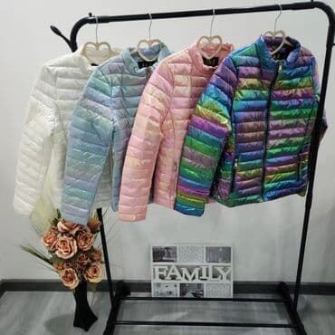 svetlece jakne: Jakne tanje 2300 din
S M L — 1