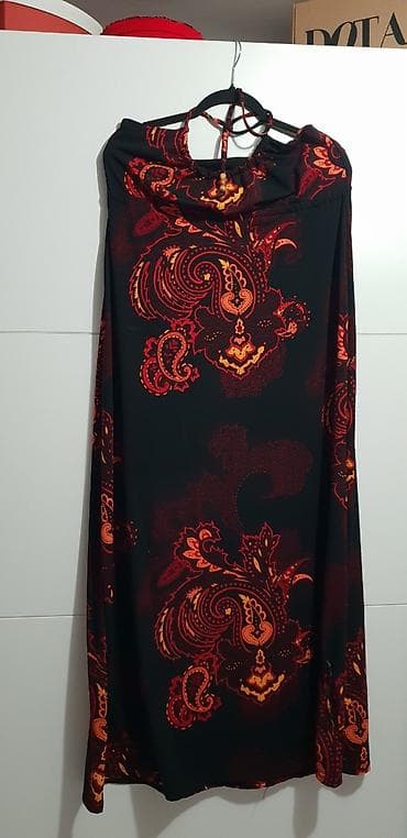 Haljina duga na vezivanje oko vrata crna sa bogatim sarenkm printom u