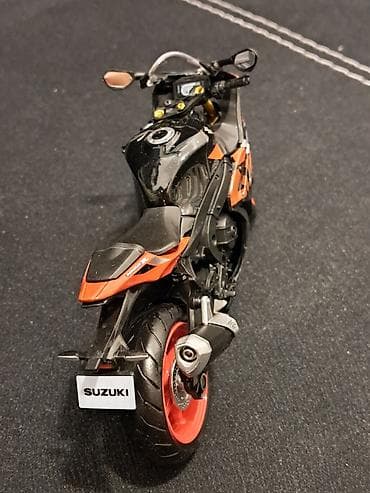 target rančevi: Motor SUZUKI GSX-R1000R 2021 1:12 - NOVO NOVO! Vrhunski odradjen — 6