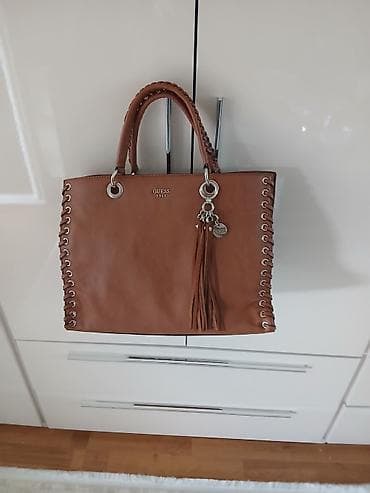 torba akcija: GUESS torbe – dve modele 1) Siva torba sa monogram printom - — 4