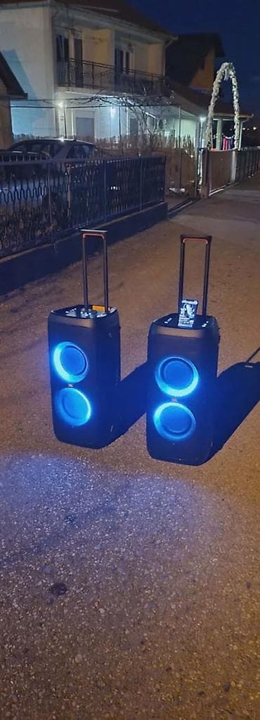 JBL 310 Partybox donesena iz inostranstva, oba rade besprekorno