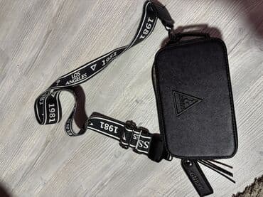 kutije za nakit – слике: Guess torbica, nosena 2-3 puta ocuvana
Dobra kopija — 1