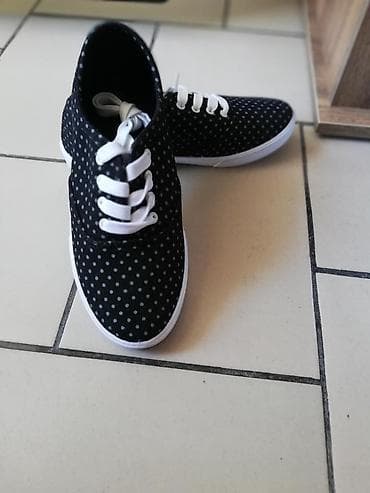 Patike nove!
Br 37. Šaljem brzom poštom. Rasprodaja sa mog naloga