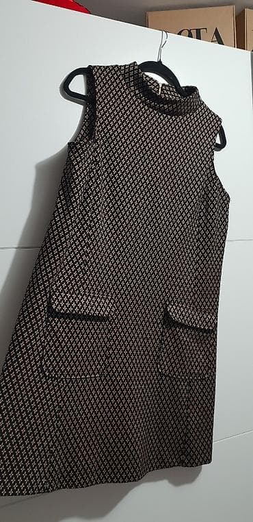 majica sa ruskom kragnom: Haljina bez rukava,A‑kroja,sa visokim rol kragnom.Braon boja sa sitnim — 4