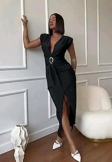 Elegantna midi haljina sa V-izrezom i ukrasnom kopčom - Kroj