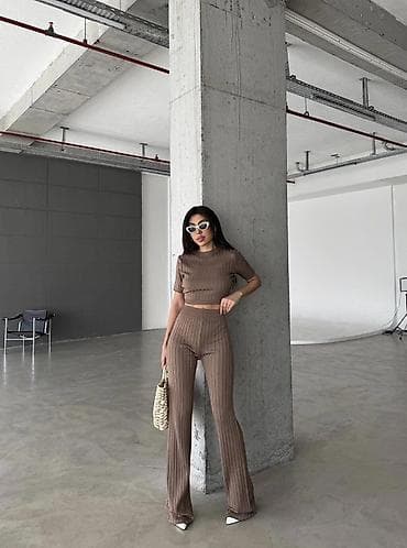 torba mona crna: Kompleti 2500dinara
Duzina 120 cm nogavica
Boje crna siva braon bez — 3