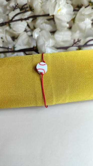 torbe za hranu: Minimalistička narukvica sa motivom bejzbol lopte. - Centralni — 3