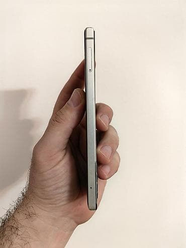 sporet na struju: Blackberry Key 2 otključan za sve mreže, sa 64 gb memorije. Uz telefon — 2