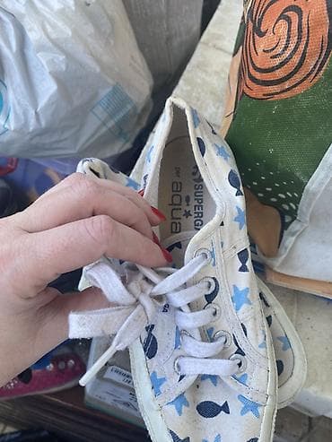 majice sa cipkom: Dečija obuća – set od dva para (broj 29) - Hummel patike/čizmice do — 8