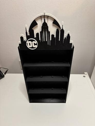 namestaj veliko gradiste: Police za figurice – DC tematska - Polica sa 4 nivoa za izlaganje — 2