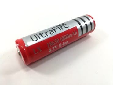 Electronics: UltraFire Li-ion punjiva baterija Model : 18650 propusni — 1