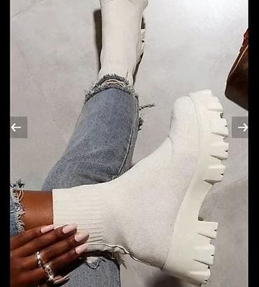 moon boots snizenje: Ženske čizme u krem/bež nijansi sa zadebljanim đonom - Trendy — 5