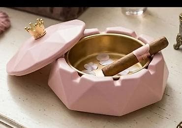 Elegantna pepeljara sa poklopcem - Materijal: spoljašnji deo od