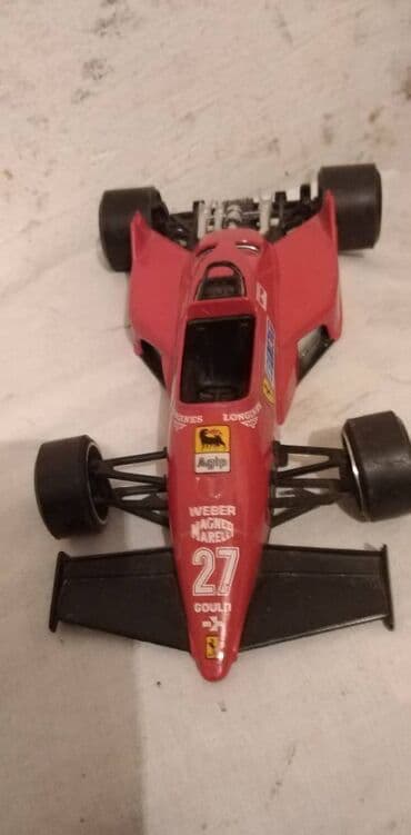 autici kolekcionarstvo: Burago formula 1 Ferrari 1:24,fali z.spojler,izgreban odozdo — 2