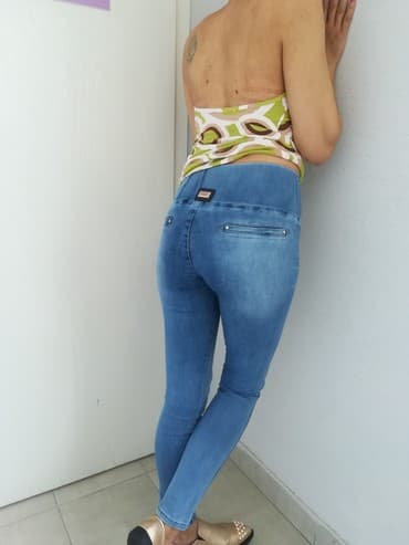 pantalone od vestacke koze: Vrhunske farmerice vel S M — 2