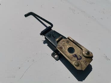 motor brisaca zastava 101: Drzac prednje haube sa drzacem boce brisaca Lada 21213,21214 Niva — 2