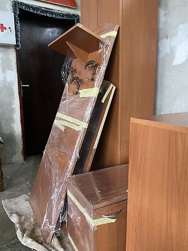 moderna s: Predsoblje/komplet za hodnik – univer u boji trešnje Sastav: - Ormar — 1