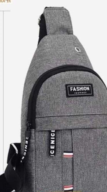 Ranac torbica Boja crna i siva Dužina 31 cm Cena 950 din Uplata pa na lalafo.rs Ranac torbica Boja crna i siva Dužina 31 cm Cena 950 din Uplata pa