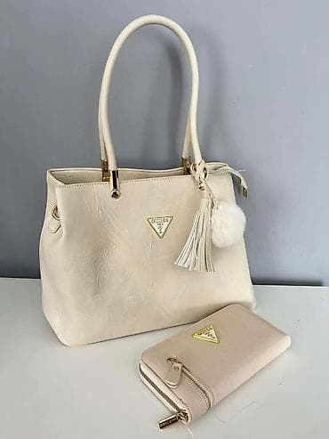 GUESS ženska torba + novčanik – set - Elegantan set sastavljen od