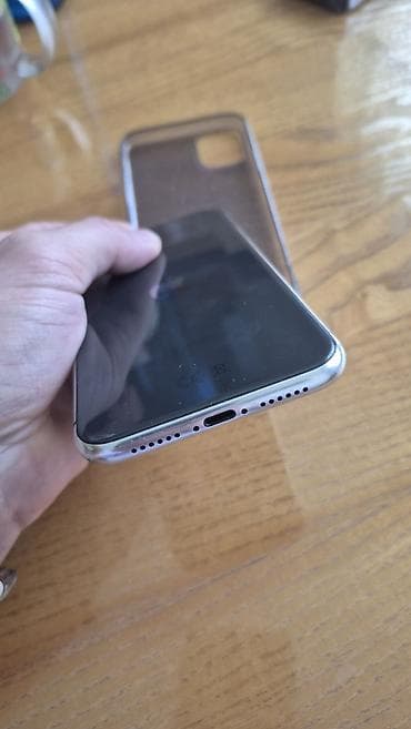 wiko telefoni sa tastaturom: Apple iPhone 11 – crni - Ekran 6.1", Liquid Retina HD (IPS), True — 5