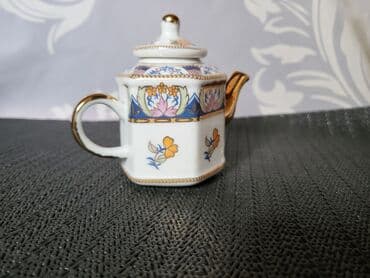 posuda za puter: Bokalcic vintaz,porcelanski za ukras ili mleko. Bokalcic je — 6