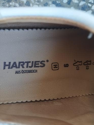 futrola za naocare za sunce: HARTJES ženske bele patike – Austrija - Model sa pertlama i bočnim — 4