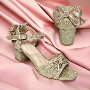 PREDIVNOCA Prelepe sandalice sa podesivim kaisicem oko zgloba i