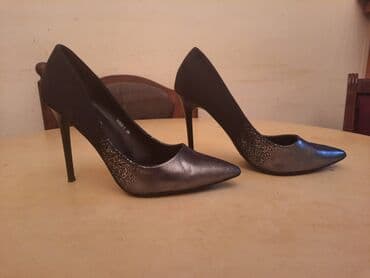 srebrna ogrlica sa krsticem: Pumps, 39 — 23
