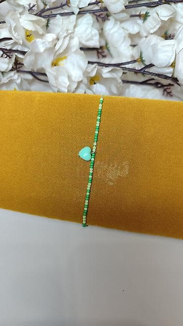 ranac muski: Minimalistička narukvica od sitnih perlica u nijansama zelene i — 3