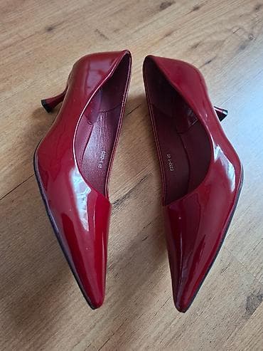 hm salonke: Crvene lakovane cipele,40 br,duzina gazista 26 cm,visina potpetice — 5