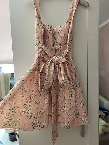 Dukserice: Žensko letnje haljina s cvetnim printom - Model: kratka A-kroja, sa — 2