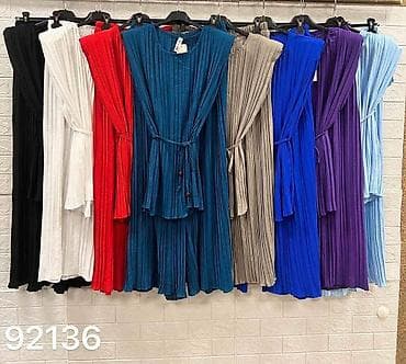 Overalls: Ženski plisirani komplet – top bez rukava + široke pantalone - — 3